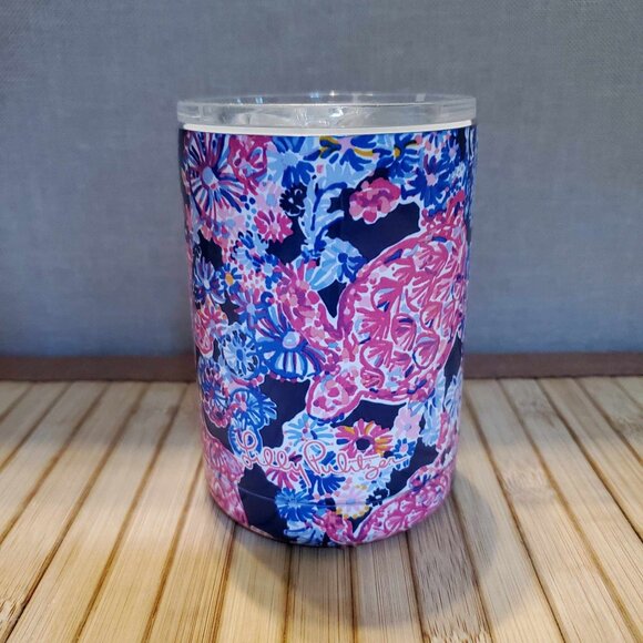 Lilly Pulitzer High Tide Insulated Can Tumbler in Turtle Amazement Print - Picture 1 of 5
